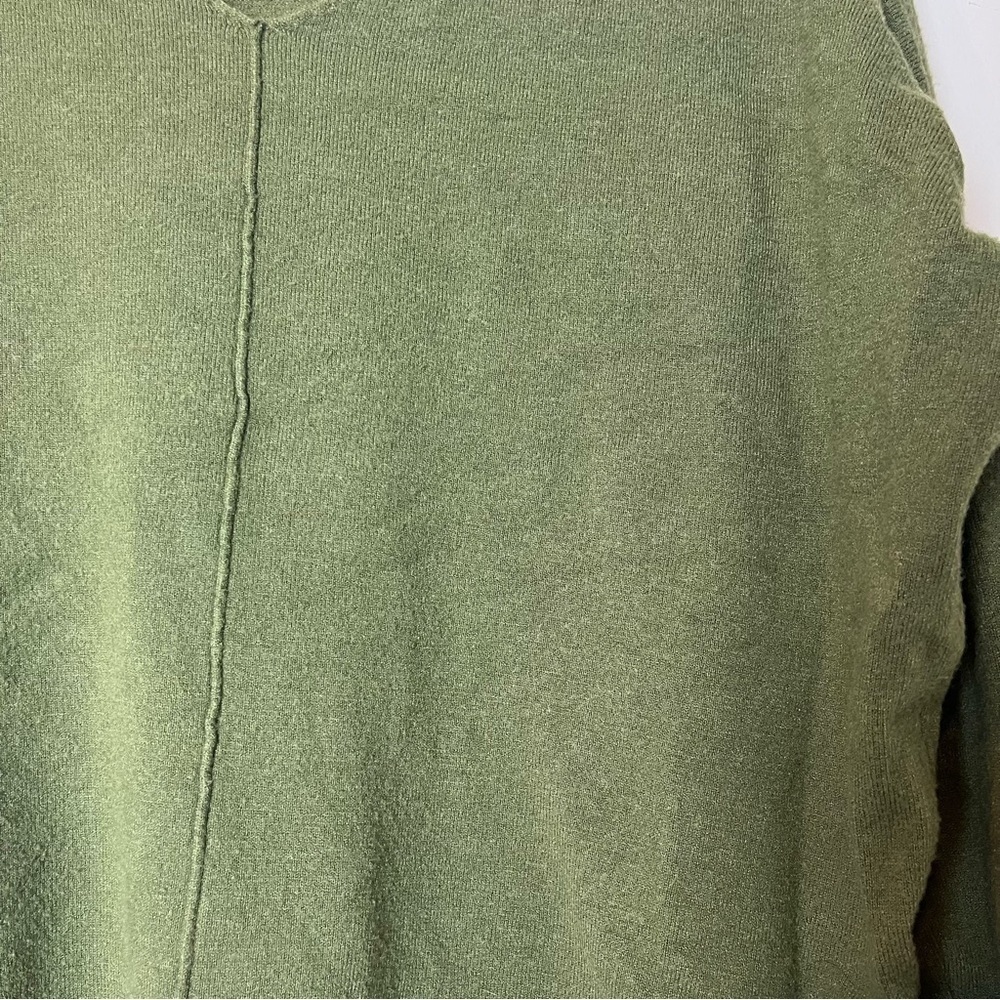 Akaiv Dark‎ Green V-Neck Sweater S/M - Picture 7 of 7